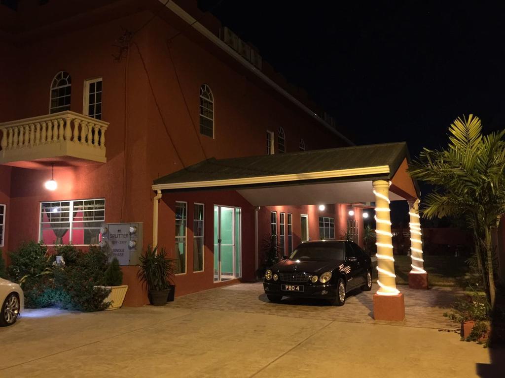 Montecristo Inn Piarco Kültér fotó