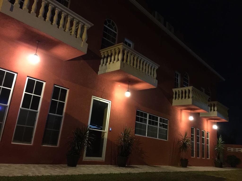 Montecristo Inn Piarco Kültér fotó